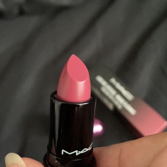 MAC Love me lipstick - hey, frenchie! - Picture 2 of 6